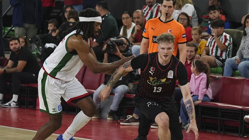 Manisa Basket, Karşıyaka'yı mağlup etti