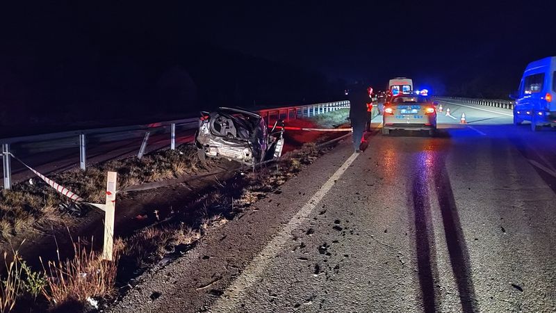 Çorum'da otostop çeken şahıs devrilen otomobilde can verdi