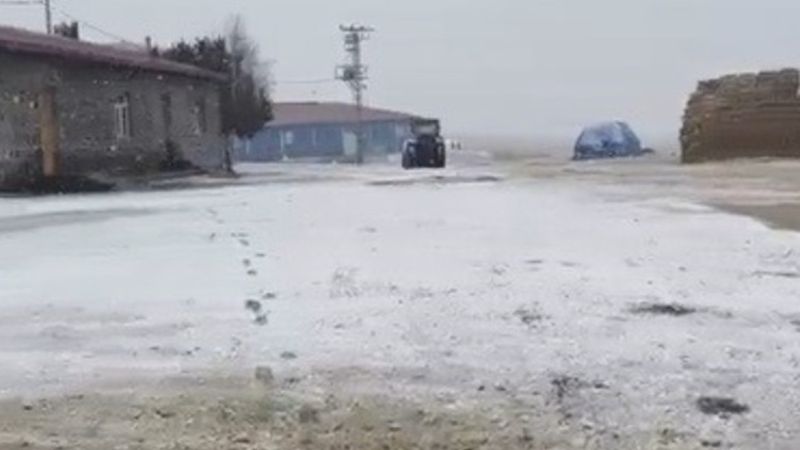 Kars’ta yüksek kesimlere kar yağdı