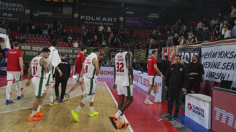 Karşıyaka Erkek Basketbol Takımı, galibiyeti unuttu