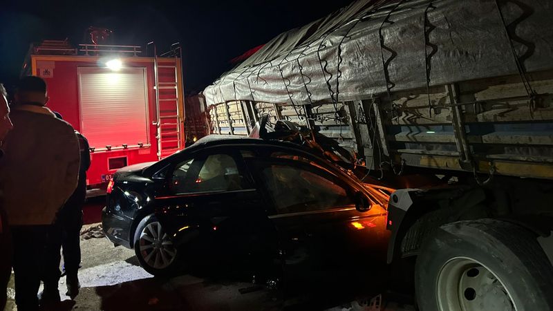 Afyonkarahisar’da tır ile otomobil çarpıştı: 2 ölü, 2 yaralı