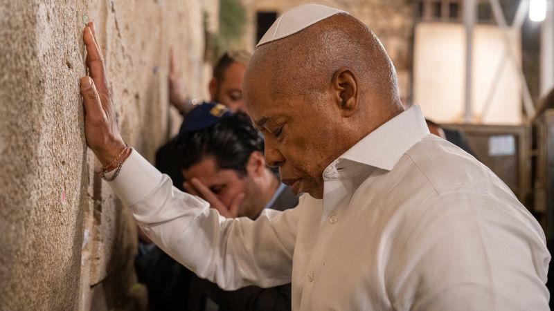 New York'ta görevi devretmeye hazırlanan Eric Adams soluğu İsrail'de aldı