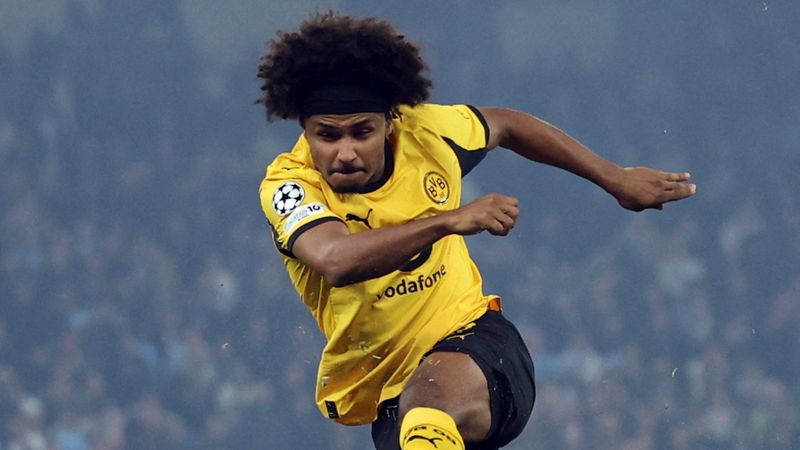 Karim Adeyemi, muşta ve elektroşok silahı taşıdığı için ceza aldı