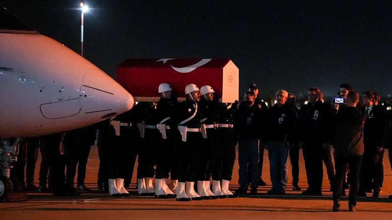 Hırvatistan'daki uçak kazasında şehit olan pilot Hasan Bahar'ın naaşı İstanbul'a getirildi