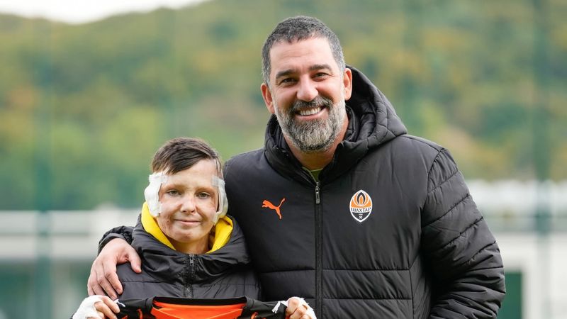 Arda Turan küçük çocuktan aldığı hayat dersini anlattı: Sığınakta o gece hiç uyuyamadık...