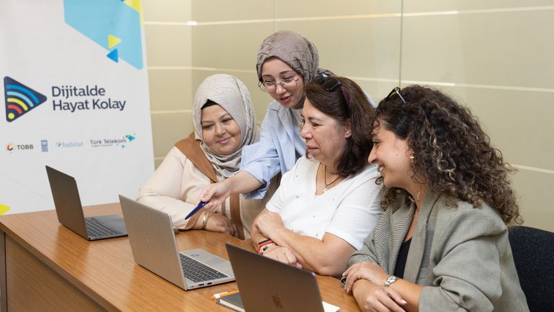 ‘Dijitalde Hayat Kolay’ projesi, girişimci kadınların dijital yolculuğunu destekliyor