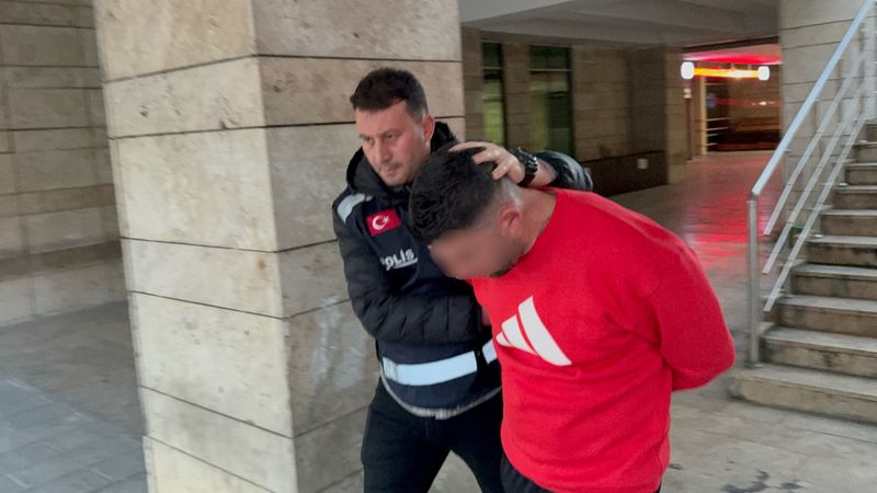 Samsun'da alkol kontrolüne direnip polise çarparak kaçtı