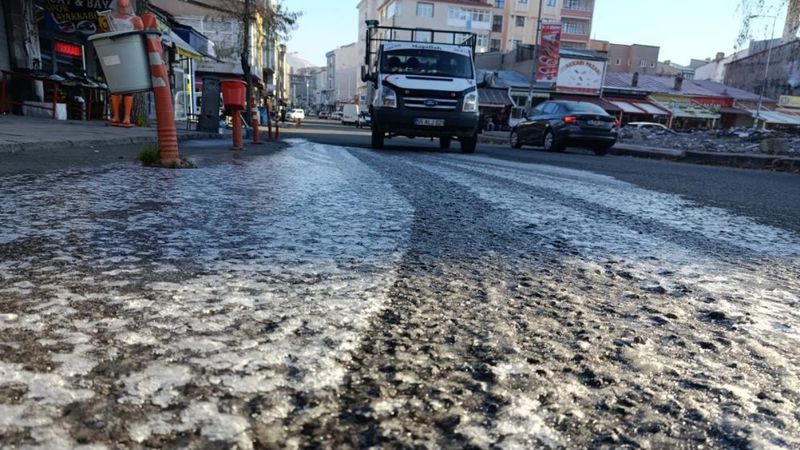 Kars'ta termometreler eksi 13'ü gösterdi