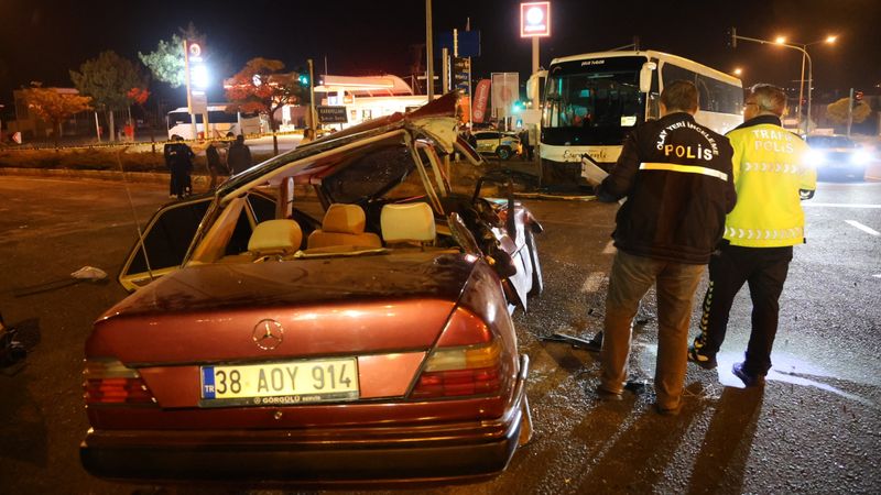 Nevşehir’de turistleri taşıyan otobüs kaza yaptı: 2 kişi hayatını kaybetti