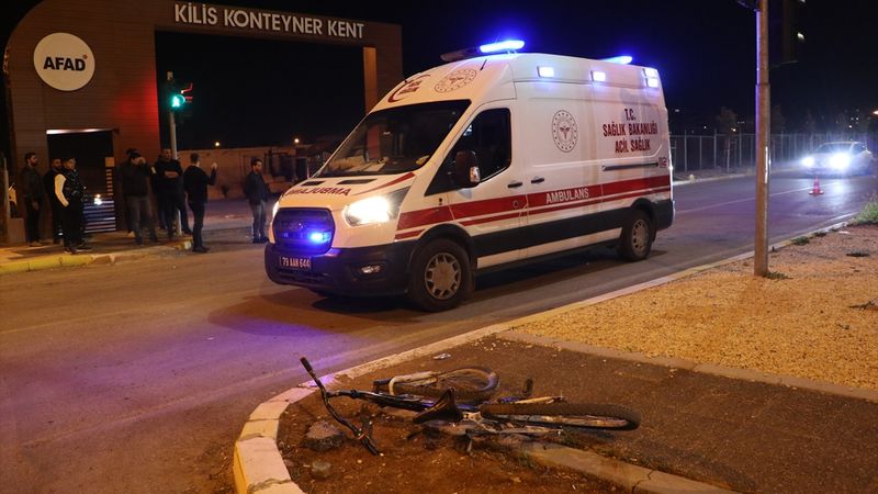Kilis'te otomobilin çarptığı bisikletli can verdi