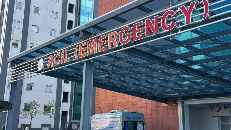 Rize'de 40 kız öğrenci zehirlenme şüphesiyle hastaneye kaldırıldı