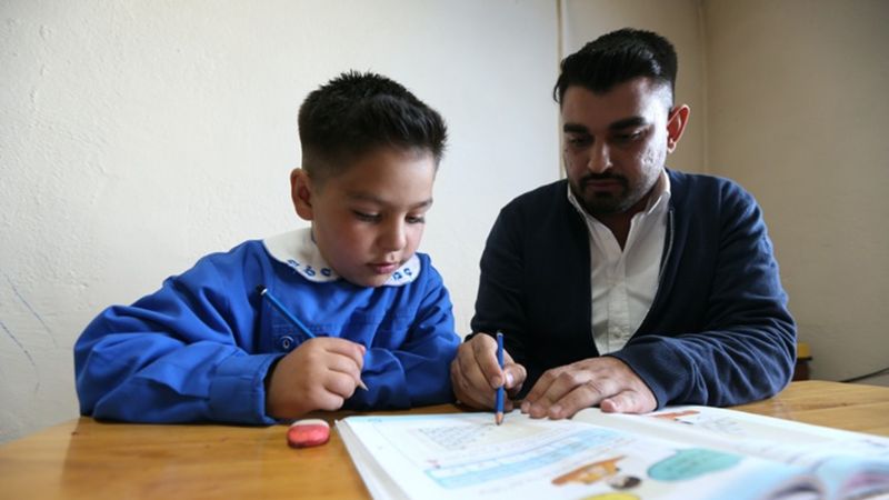 Kars’ın 2 bin 400 rakımlı köyünde tek öğrenciye eğitim veriyor