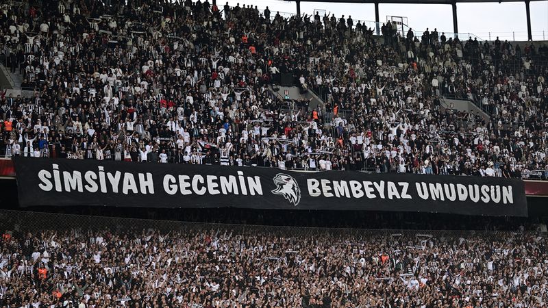 Beşiktaş taraftarından Serdal Adalı ve Sergen Yalçın'a tepki