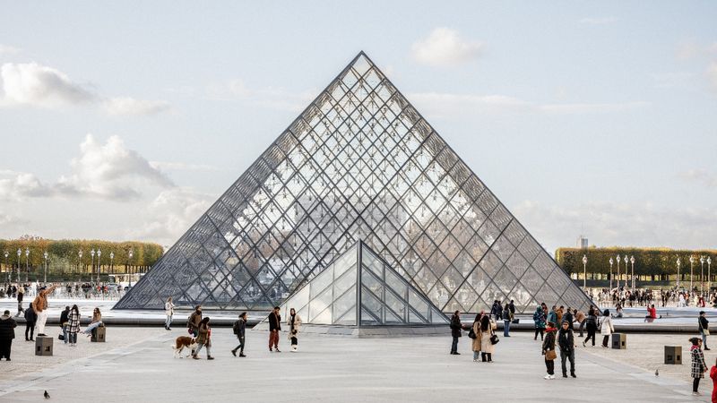 Fransa'da Louvre Müzesi soygununa ilişkin 4 şüpheli daha tutuklandı