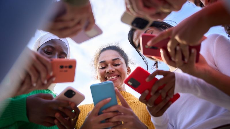 Sosyal medya ekranların ardında yeni bir toplum kuruyor