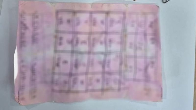 Bolu’da yapı market rafının arasından muska çıktı