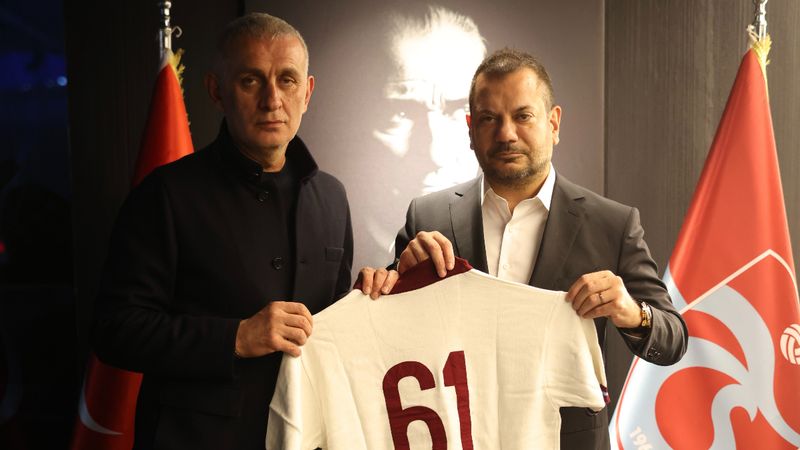 Ertuğrul Doğan, İbrahim Hacıosmanoğlu’na forma hediye etti