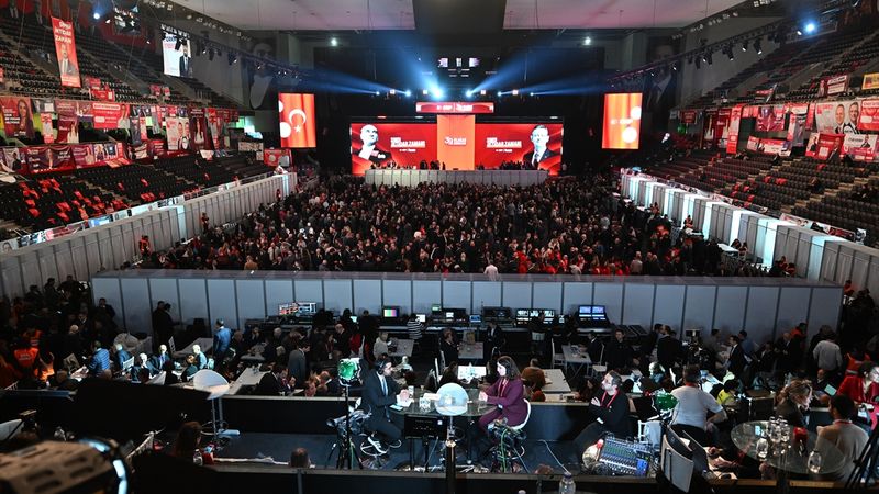 CHP kurultayında güç savaşı: İmamoğlu'na yakın isimler çizik yedi