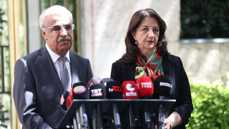 DEM heyeti İmralı'ya gitti