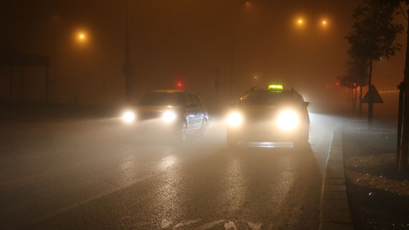 Sivas'ta yoğun sis: Araçlar görünmez hale geldi