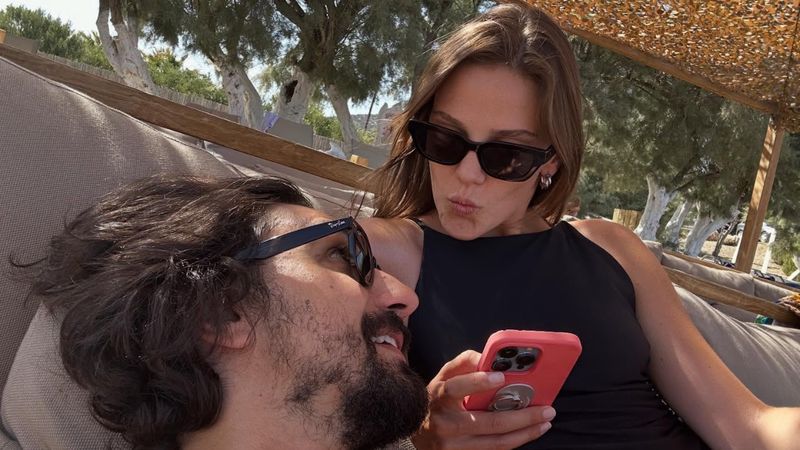 Romantizm devam ediyor! Alina Boz ile Umut Evirgen evliliklerinin 2. yılı kutladı