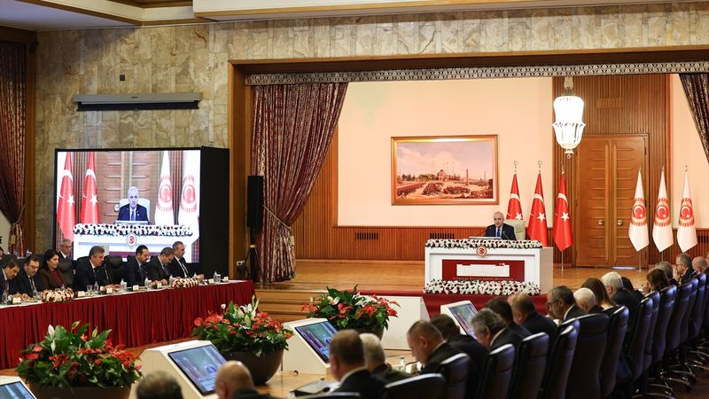 AK Parti 9 bölümden oluşan raporunu Terörsüz Türkiye komisyonuna sunacak