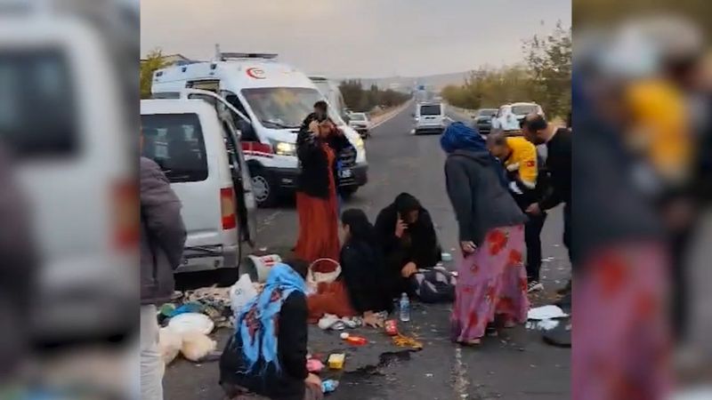 Şanlıurfa'da kazada ortalık savaş alanına döndü