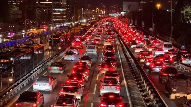 İstanbul’da trafik yoğunluğu yüzde 72’ye ulaştı