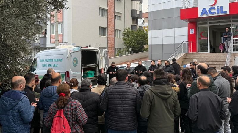 Manisa'da ameliyat yaptığı sırada kalp krizi geçiren doktor yaşamını yitirdi
