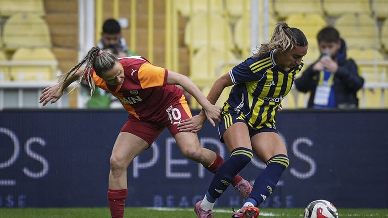 Kadınlar derbisinde Fenerbahçe, Galatasaray'ın yenilmezlik serisine son verdi