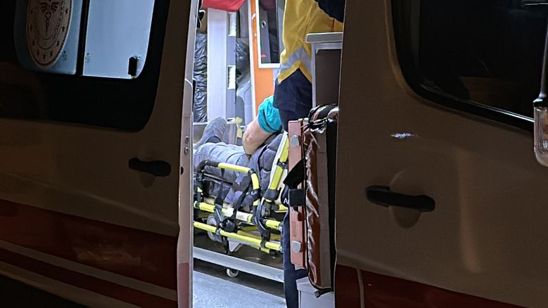 Kütahya'da bir genç annesini darbeden babasını dövdü