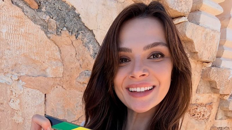 Sinem Ünsal ve Berk Cankat'tan yeni paylaşım! Asansörde poz verdiler