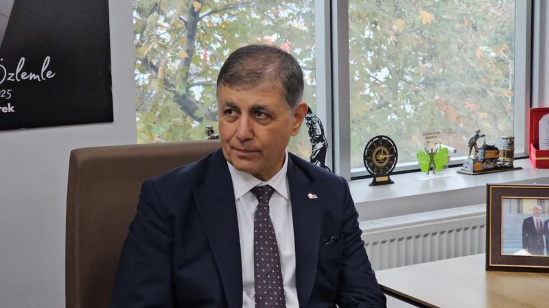 Başkan Cemil Tugay’dan İzmir’deki çıplak ayak eylemine yanıt