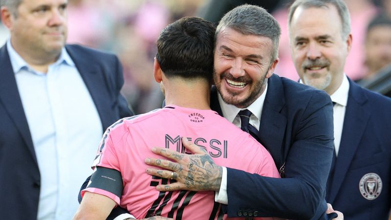 David Beckham: Messi, Barcelona'ya dönecek