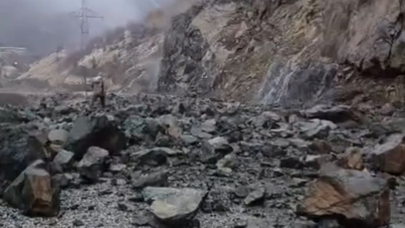 Hakkari'de sağanak, heyelana neden oldu