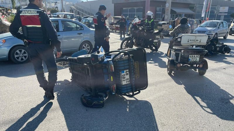 Muğla'da motosiklet ve 3 tekerlekli bisiklet çarpıştı: 1 ölü 1 yaralı
