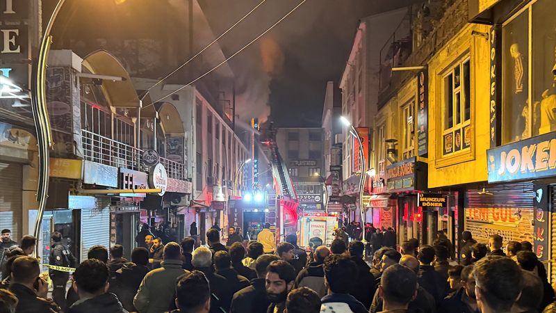 Van’da otelde yangın paniği