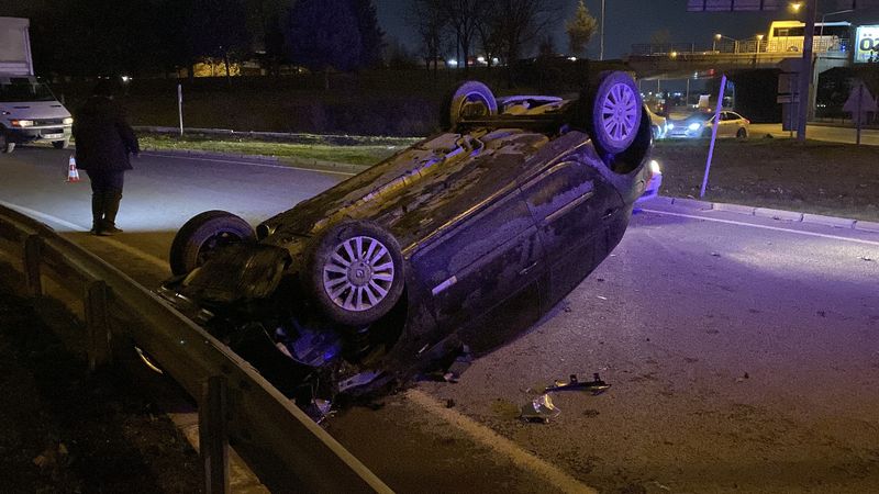 Bursa'da kontrolden çıkan otomobil takla attı