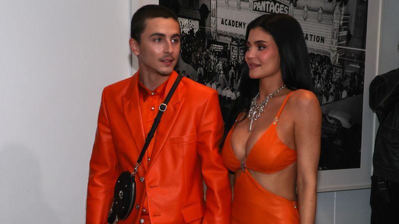 Timothee Chalamet ve Kylie Jenner'ın turuncu tarzı