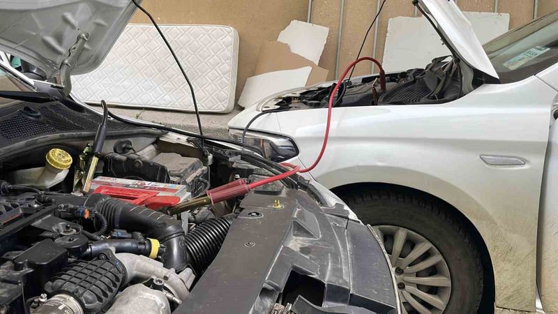 Elektrik ustası uyardı: Akü bittiğinde aracını vurduran yandı! Bakın neye yol açıyor