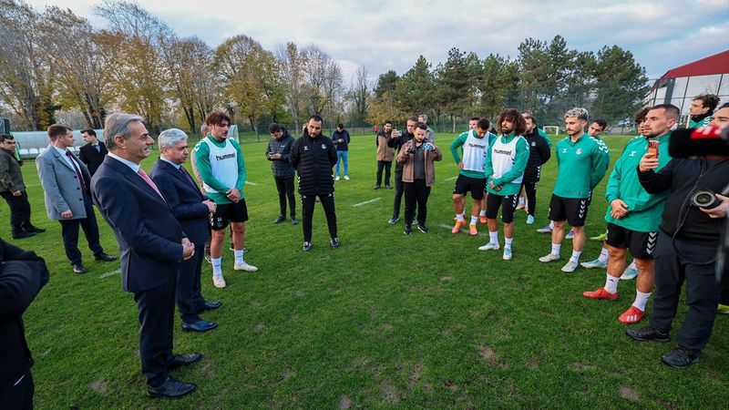 Vali ile Büyükşehir Belediye Başkanı izledi! Sakaryaspor, Hatayspor maçı hazırlıklarına başladı