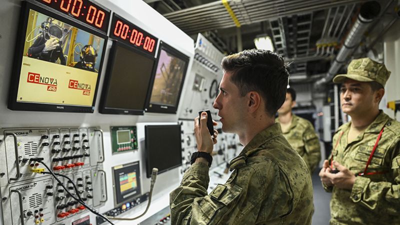 TCG Alemdar’dan zorlu görev: Halit Yukay’ın naaşı 68 metreden çıkarıldı