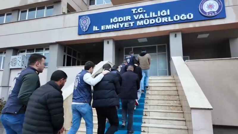 Iğdır’da 'çevrimiçi müstehcenlik' operasyonu: 7 gözaltı