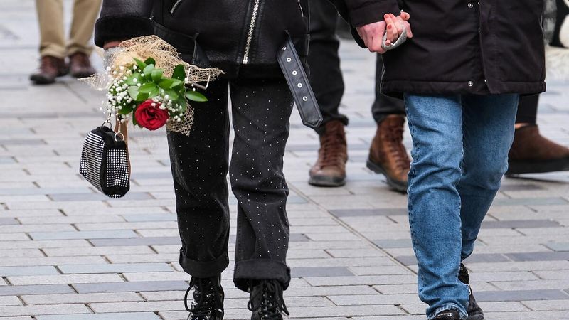 Genç kızlar 'tehlikeli erkekleri' neden çekici buluyor?