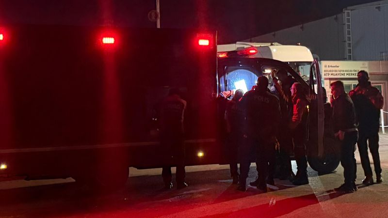 İzmir'de tırdan sızan maddeden etkilenen 5 kişi hastanelik oldu