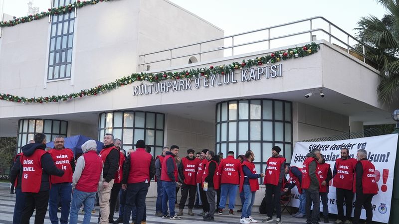İzmir'de grev krizi: İşçiler eylemlerine devam ediyor