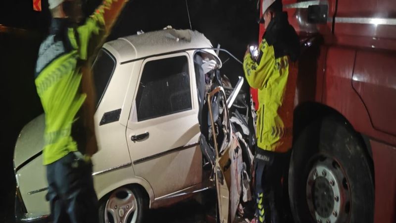 Kahramanmaraş'ta tırla çarpışan otomobildeki yolcu kurtarılamadı