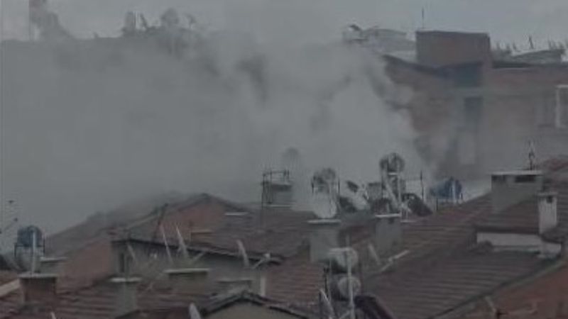 Elazığ’da metruk binada yangın