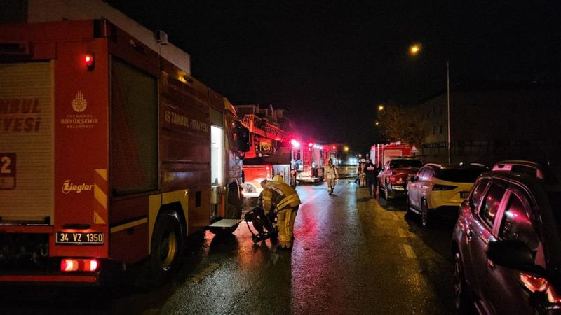 İstanbul Arnavutköy'de fabrikada yangın: 1'i ağır 3 yaralı