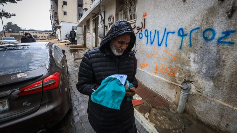 Gazze'de bir bebek daha soğuktan hayatını kaybetti